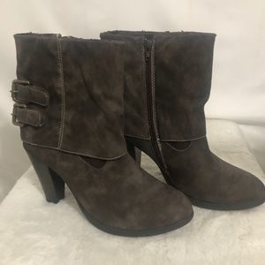 Womens Brown Faux Leather Heeled Booties. NEW. 9.